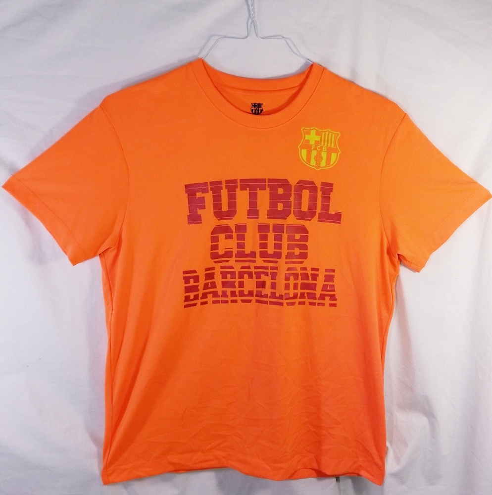 Barcelona Futbol Club practice shirt. Size: Medium